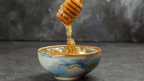 Мед не полезнее сахара? 10 мифов о меде