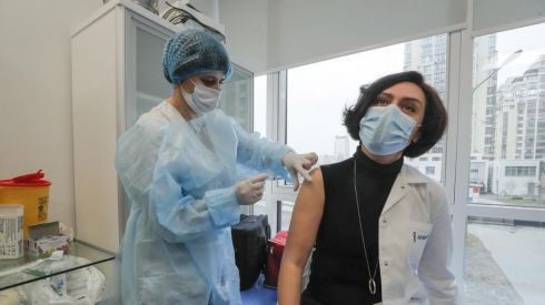 Срок действия ковид-сертификата сократили: как его продлить?