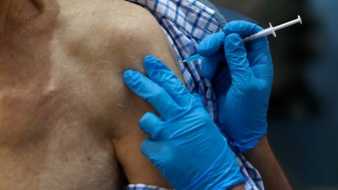 У вакцинованих від ковіду підвищені ризики серцево-судинних та неврологічних захворювань