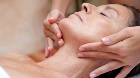 Щоб не прискорити старіння, відмовтеся від цих б’юті-процедур після 40 років