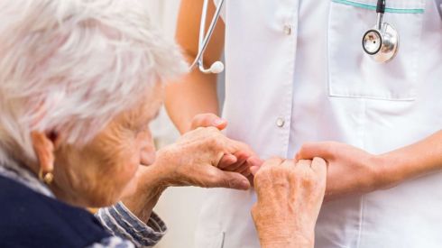 Болезнь Паркинсона: мифы, симптомы, лечение