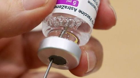 AstraZeneca визнала: її вакцина від ковіду може викликати тромбози