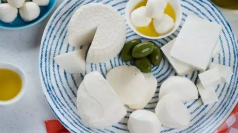 Топ-5 сирів, які можна їсти при високому холестерині