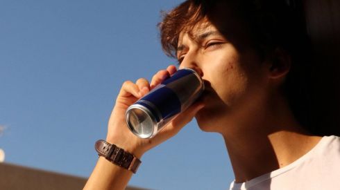 В Україні можуть заборонити продаж енергетиків неповнолітнім