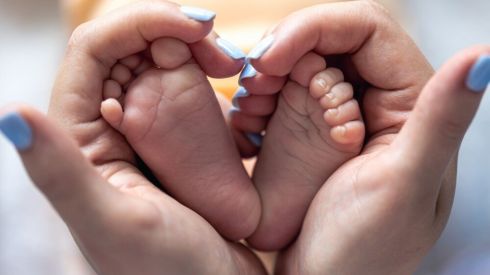 Уряд планує виплачувати жінкам по 50 тисяч гривень після народження дитини