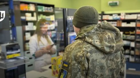 Военным открыли скидки на лекарства в программе «Плюсы»: как это сочетается с «Доступными лекарствами»