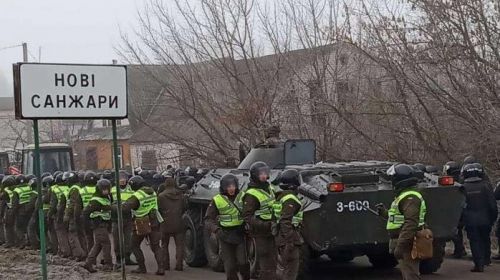 Местные жители перекрыли въезд в Новые Санжары