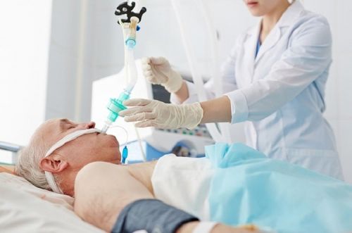 У пациентов из группы риска на 8-9 день начинает скапливаться жидкость в легких