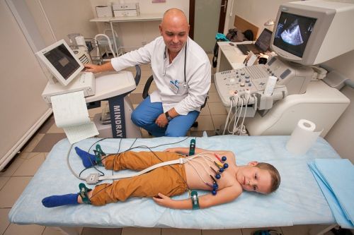 Если у ребенка есть хронические заболевания, его должен обследовать дополнительно профильный специалист