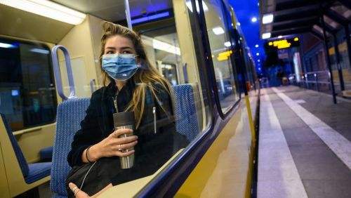 В Германии носить маску нужно даже на открытых платформах и остановках общественного транспорта