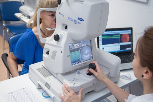 Не игнорируйте резкие вспышки в глазах - это может быть отслойка сетчатки