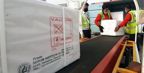 Вакцина CoviShield - это препарат Oxford-AstraZeneca, производимый в Индии