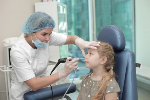 Лечением аденоидов занимается врач