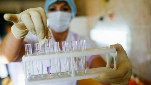 Для омикрон-штамма характерны нетипичные симптомы